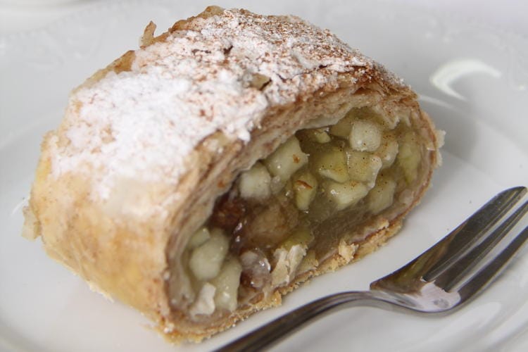 Apple Strudel slice Product Image